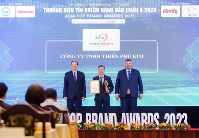 Nhận cup doanh nghiệp