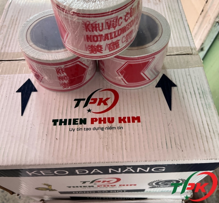 Băng tào cảnh báo màu trắng đỏ