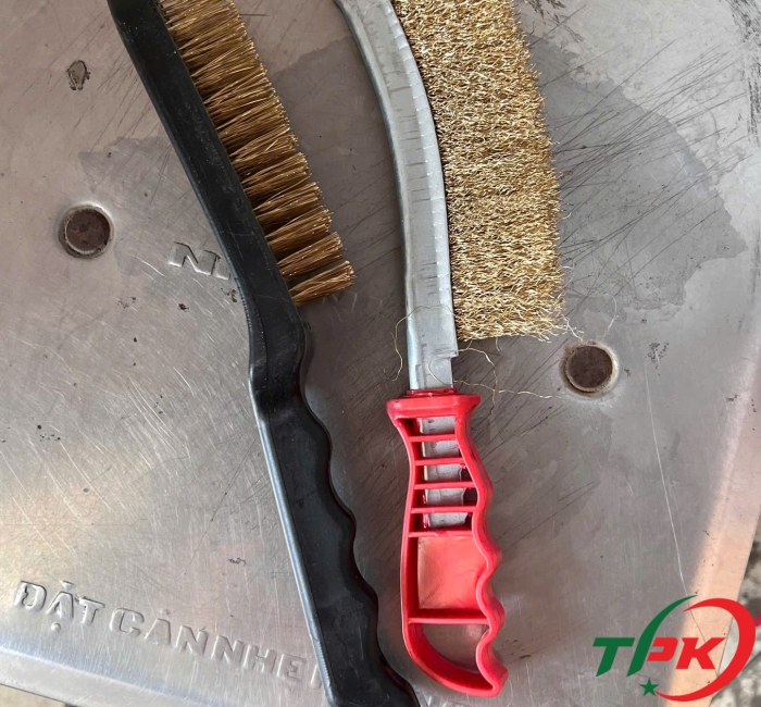 chổi gỉ 2 loại